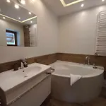 Privatunterkunft Aziza *