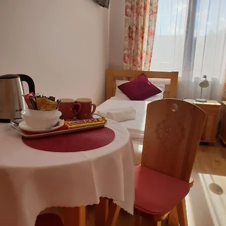 Privatunterkunft Aziza *